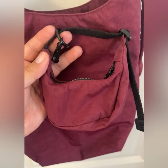 Baggu Oxblood Small Nylon Sling bag with Baggu Charm Oxblood - Picture 9 of 10